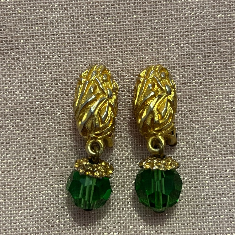 Vintage Gold Tone Green Round Dangle Drop Clip-On Earrings Metal Fashion Women